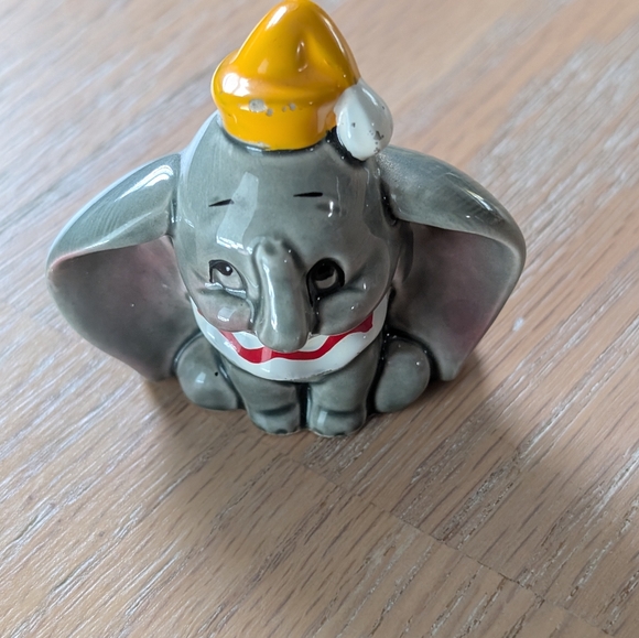Vintage Walt Disney 2.5" Ceramic Dumbo Elephant Figurine Made In Japan - Picture 6 of 6